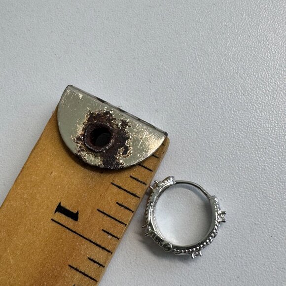 Vintage-Inspired Silver Tone Hoop Earrings - Picture 10 of 10